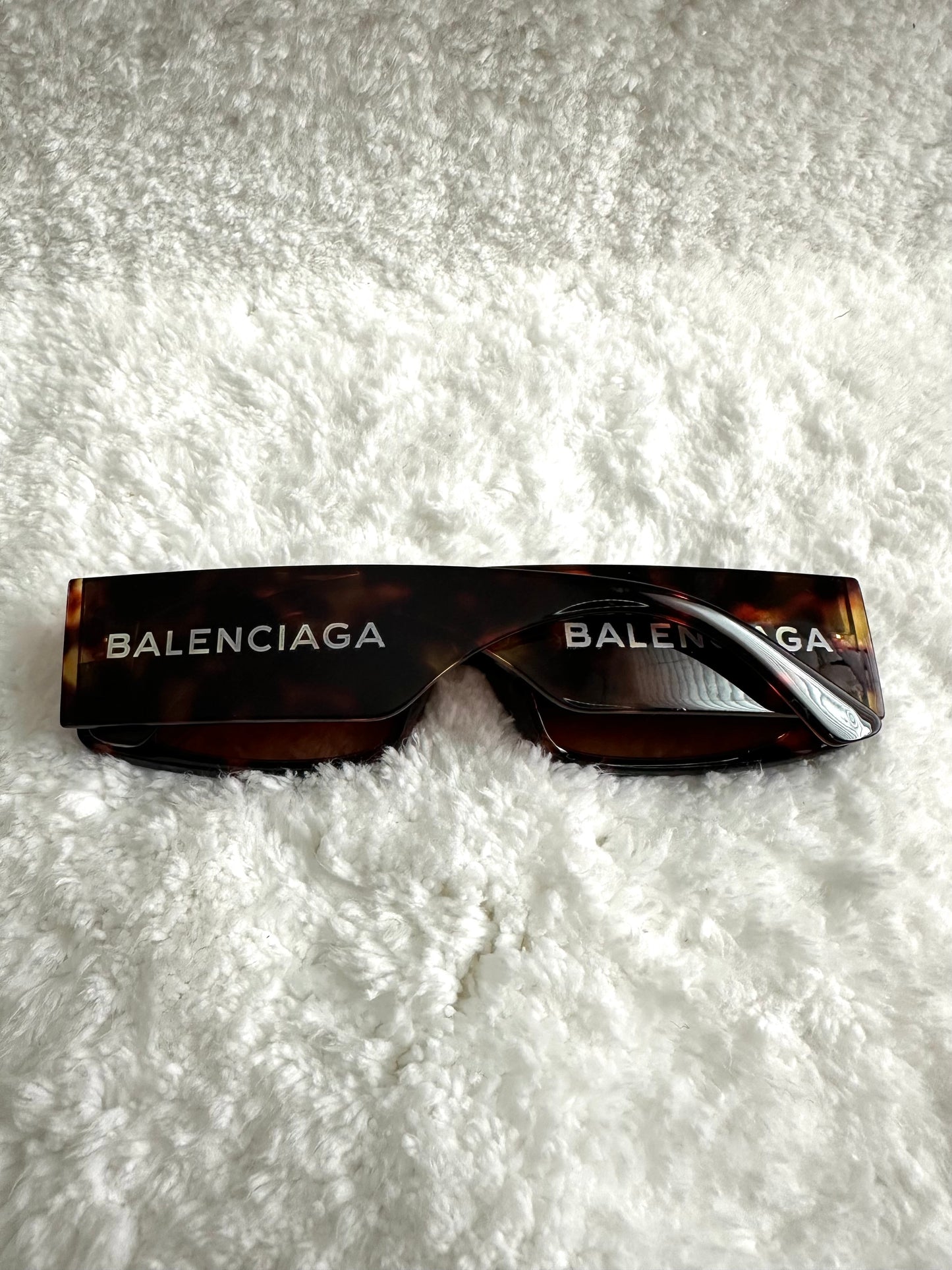 Balenciaga B